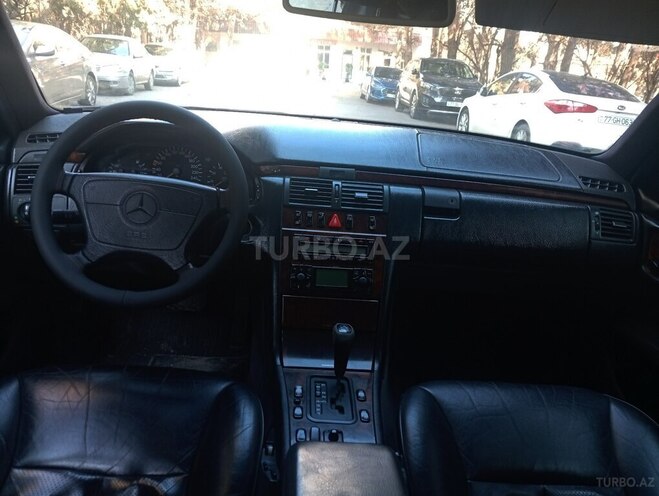Mercedes E 280 1999, 270,000 km - 2.8 l - Bakı
