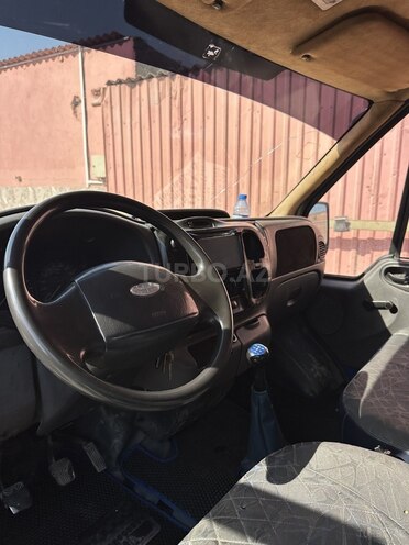 Ford Transit-7