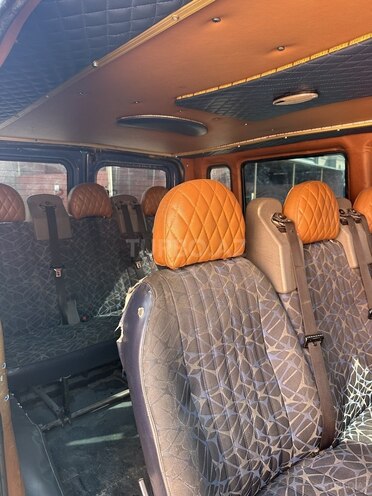 Ford Transit-8