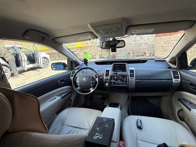 Toyota Prius-4