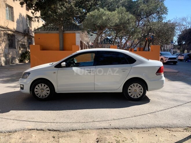 Volkswagen Polo 2018, 250,000 km - 1.6 l - Bakı