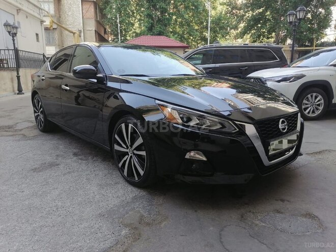 Nissan Altima-1
