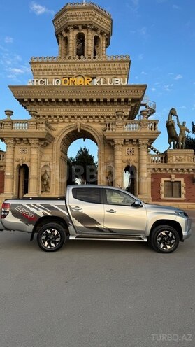 Mitsubishi L200-2