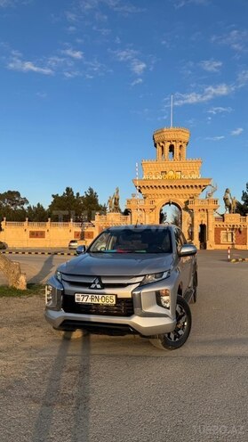 Mitsubishi L200-1