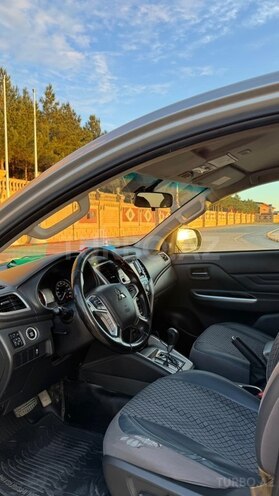 Mitsubishi L200-7