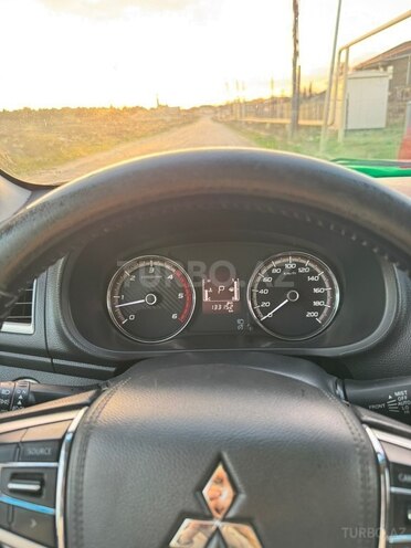 Mitsubishi L200-10