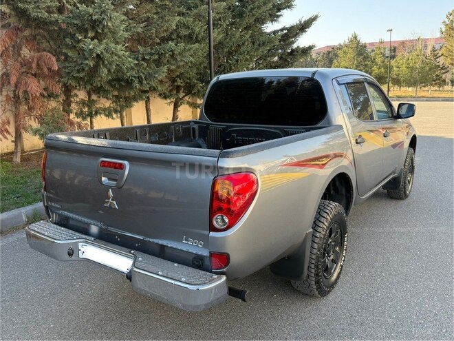 Mitsubishi L200 2015, 92,000 km - 2.5 l - Bakı