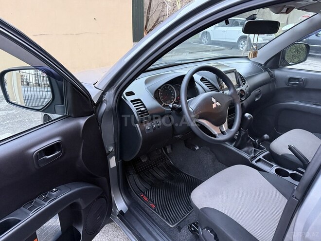 Mitsubishi L200 2015, 92,000 km - 2.5 l - Bakı