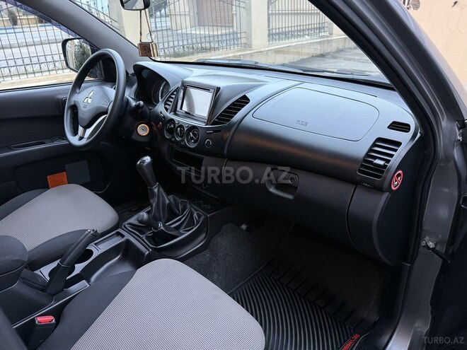 Mitsubishi L200 2015, 92,000 km - 2.5 l - Bakı