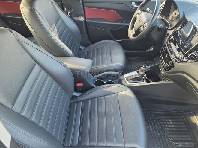 Hyundai Accent-9