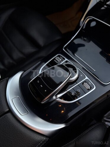 Mercedes C 400 4MATIC-11