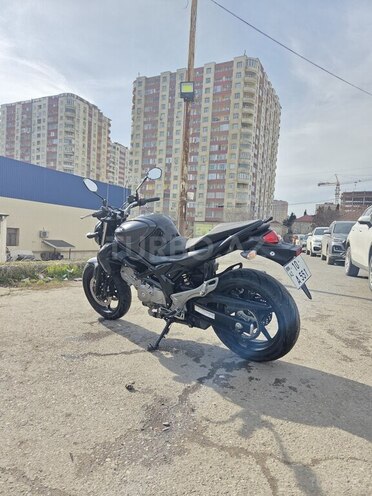 Suzuki SFV 650 Gladius-4