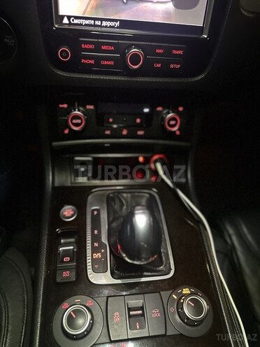 Volkswagen Touareg-12