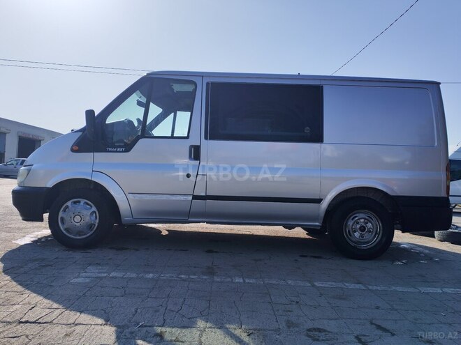 Ford Transit-3