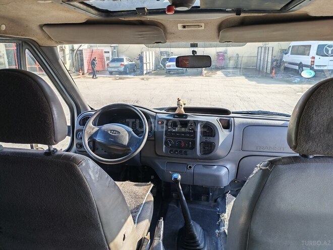 Ford Transit-10