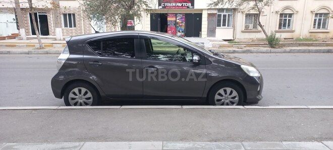 Toyota Aqua-7