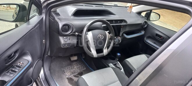 Toyota Aqua-10