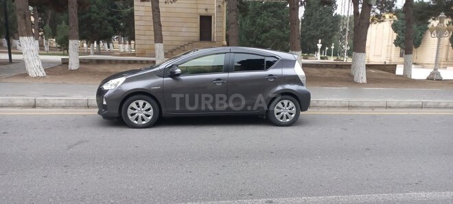 Toyota Aqua-14