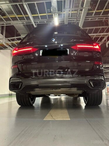 BMW X7-8