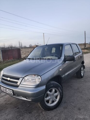 Chevrolet Niva 2005, 328,700 km - 1.7 l - Quba