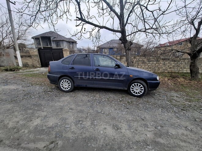 Volkswagen Polo 1998, 270,000 km - 1.6 л - Qax