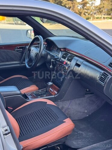 Mercedes E 230 1997, 295,800 km - 2.3 l - Bakı