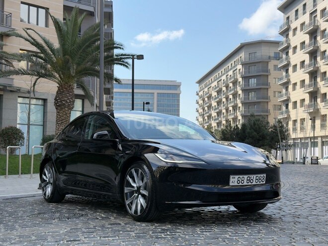 Tesla Model 3-1