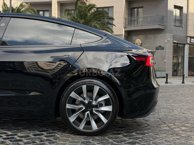 Tesla Model 3-9