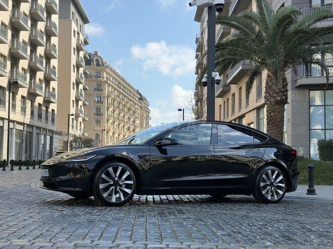 Tesla Model 3-3
