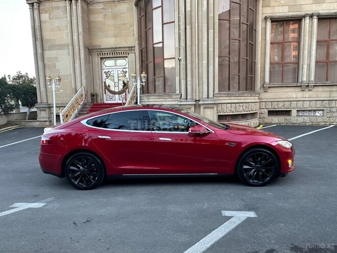 Tesla Model S-4
