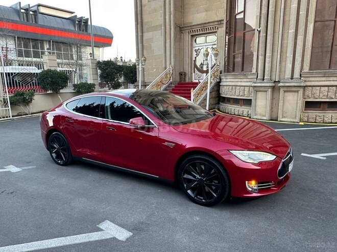 Tesla Model S-3
