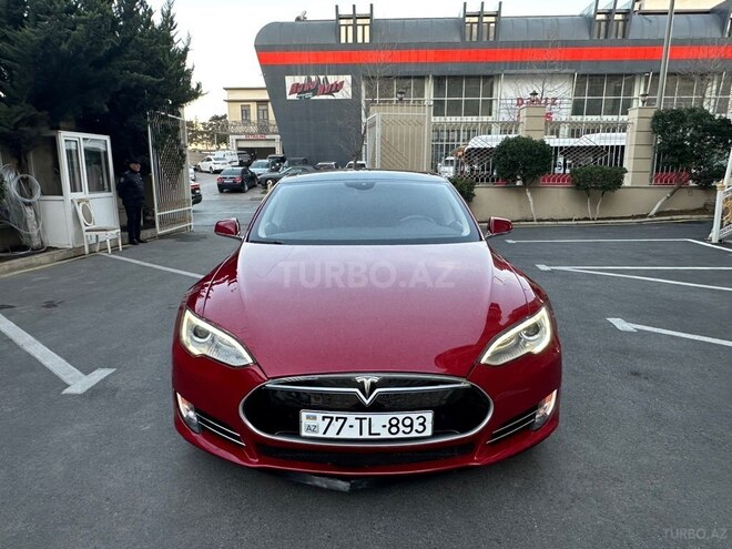 Tesla Model S-1
