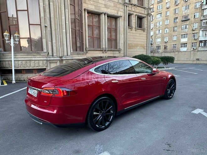 Tesla Model S-6