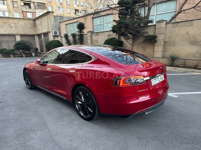 Tesla Model S-9