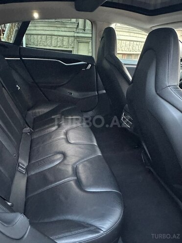 Tesla Model S-12