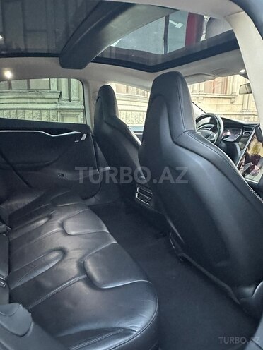 Tesla Model S-13