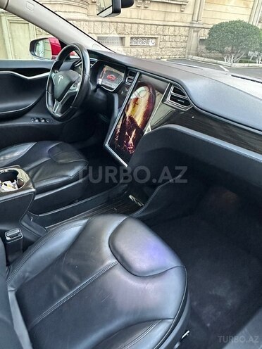 Tesla Model S-11
