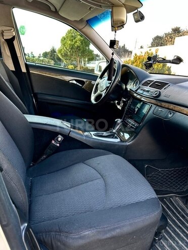 Mercedes E 220-12