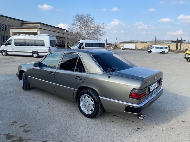 Mercedes E 220 1993, 488,378 km - 2.2 l - Şirvan
