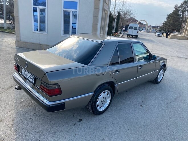 Mercedes E 220 1993, 488,378 km - 2.2 l - Şirvan