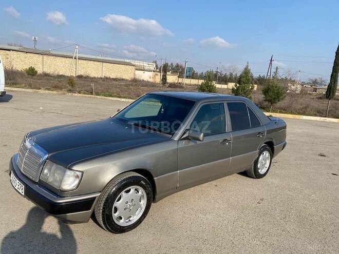 Mercedes E 220 1993, 488,378 km - 2.2 l - Şirvan
