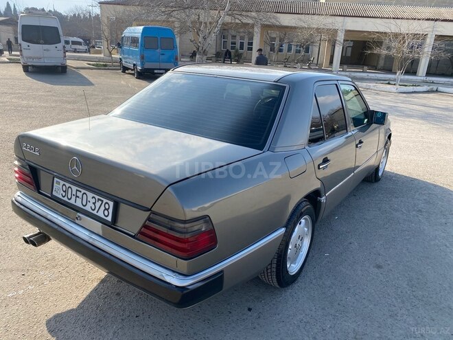 Mercedes E 220 1993, 488,378 km - 2.2 l - Şirvan
