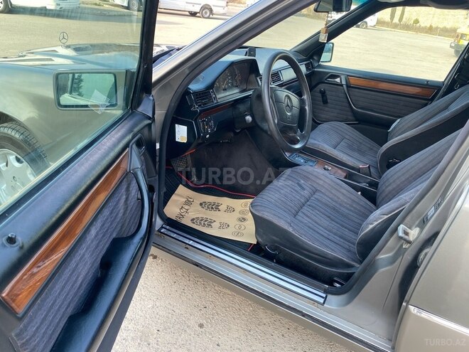 Mercedes E 220 1993, 488,378 km - 2.2 l - Şirvan
