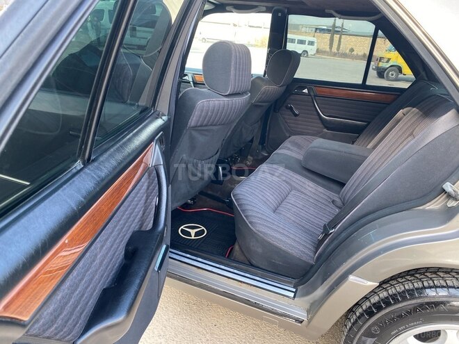 Mercedes E 220 1993, 488,378 km - 2.2 l - Şirvan