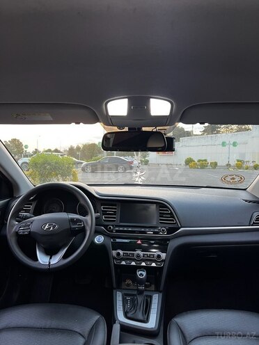 Hyundai Elantra-5