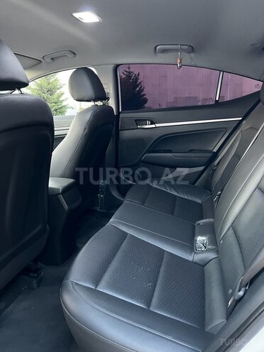 Hyundai Elantra-7