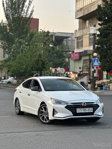 Hyundai Elantra-1
