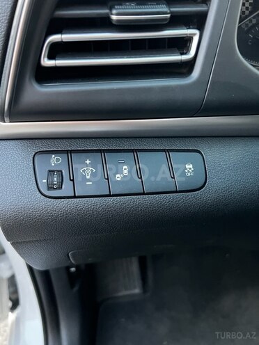 Hyundai Elantra-8