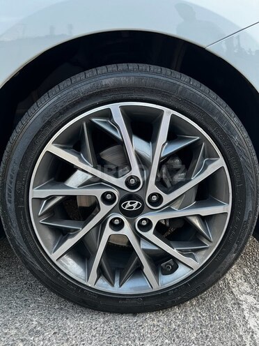 Hyundai Elantra-4
