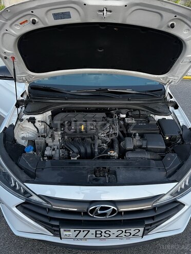 Hyundai Elantra-13